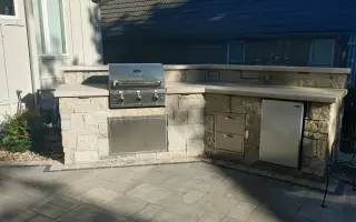 Outdoor kitchen and patio built by Green Expectations Landscaping